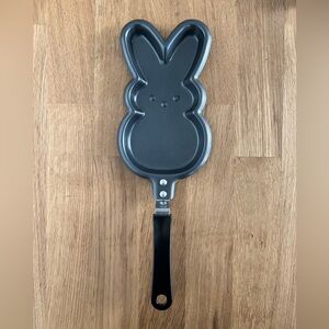 Peeps bunny pancake skillet in EUC